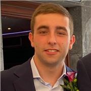 Estudiante de Grado en Administración y Dirección de Empresas. ESO y Batxillerato con notas muy buenas y experiencia dando clases.