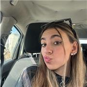 Estudiante de turismo actualmente, que busca empleo para poder dar los conocimientos necesarios a otros niños y ayudarlos con las asignaturas