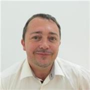 Responsable communication et RSE expérimenté propose des cours de français aux élèves de primaire jusqu'aux étudiants.