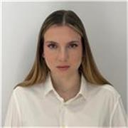 Laureata in economia offre lezioni private di inglese, matematica e aiuto compiti.