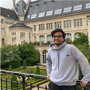 Professeur particulier donne des cours aux élèves de lycée/collège