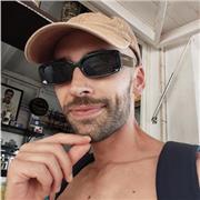 Oggi più che mai la filosofia non può correggere il mondo, ma il nostro modo di sopportarlo.