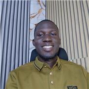 Science tutor who helps students understand complex concepts.