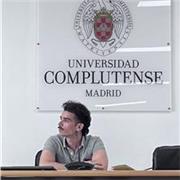 Profesor de ciencias políticas u otras materias relacionadas con las ciencias sociales y las humanidades.