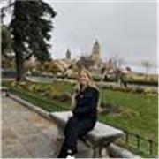 Profesora de inglés para estudiantes de básica