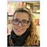 Professora artes visuais, com experiência em história da arte, desenho, pintura e escultura