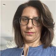 Laureata in pianoforte impartisce lezioni di pianoforte e teoria musicale