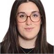Profesora titulada mediante los estudios profesionales de música, apta para dar clases a niños de enseñanzas elementales.