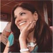 Profesora titulada en Español y máster en  pedagogía con más de 18 años de experiencia preparando a estudiantes extranjeros. 