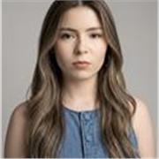 Maestra de apoyo en inglés, con aptitudes para el desarrollo lingüístico