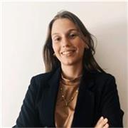 Me defino como una persona paciente, creativa y con mucha motivación por ayudar a los estudiantes a aprender de forma dinámica.