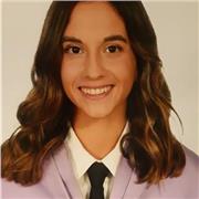 Me defino una persona enérgica en mi forma de trabajar y con mucho afán de dar lo mejor de mi, así como puntual y comprometida con todo lo que comienzo