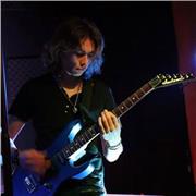 Studente laureato al CPM Music Institute di Milano impartisce lezioni di chitarra elettrica, acustica, classica, teoria di base e solfeggio