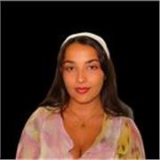 Profesora de repaso y dispuesta a enseñar más allá del mundo del Arte en edades tempranas, familiarizandoles con el Arte