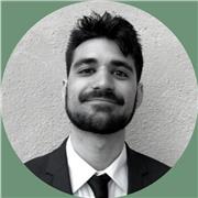 Laureato in lingue e civiltà orientali impartisce lezioni di storia per studenti di liceo o istituti professionali