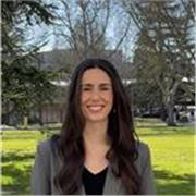 Tengo el C1 de inglés de Cambridge y un 115 en el Toefl iBT. Además he sido profesora particular de inglés en el pasado. 