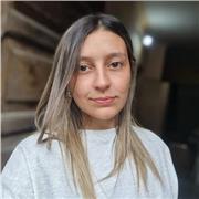 Profesora de Biologia imparte clases para estudiantes de todas las edades, inclusive terciario