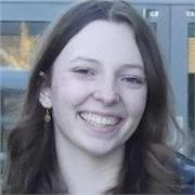 Englisch-Tutorin, die Kinder und Jugendliche zwischen 8 und 18 Jahren unterrichtet