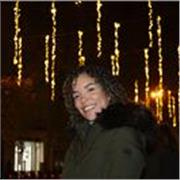 Profesora de niños pequeños en Madrid. Puedo enseñar tanto ingles básico como matemáticas. 