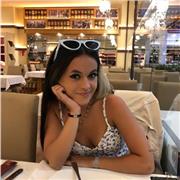 Profesora o cuidadora de todas las edades de niños