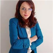 Laureata in ambito umanistico impartisce lezioni per materie linguistiche e/o umanistiche