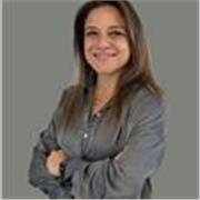 Laureta in Economia e professionista nell'ambito della consulenza strategica da piú di 15 anni