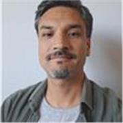 Hispanophone de nationalité chilienne et manager assistant et administratif. 