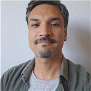 Hispanophone de nationalité chilienne et manager assistant et administratif.