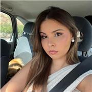 Mi principal objetivo es que cada niño se sienta feliz, motivado y apoyado durante su proceso educativo.