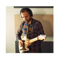 Chitarrista laureato in chitarra jazz impartisce lezioni di strumento online e in presenza in provincia di napoli
