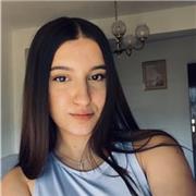 Estudiante de Derecho, titulada en ESO y bachilletato