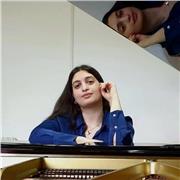 Insegnante laureata in conservatorio a Milano e Provincia