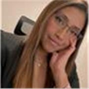 Profesora titulada en Infantil, con experiencia de las prácticas hechas en el colegio.