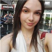 Profesora de primaria graduada en bachillerato de ciencias sociales, apta para enseñar a todo tipo de alumnunos