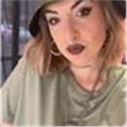 Tatuatrice e disegnatrice diplomata presso: istituto d’arte e accademia di moda, impartisce lezioni di disegno, pittura e moda