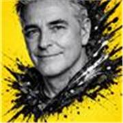 Profesional del diseño y publicidad da clases de diseño gráfico