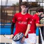 Profesor de pádel con experiencia en club de cinco estrellas e historial de competición profesional. Imparto clases cualquier edad