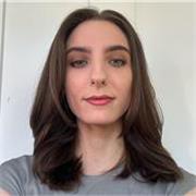 Graduada en Traducción e Interpretación, ofrece clases personalizadas de inglés y matemáticas en Badajoz y online