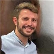 Soy Director de Arte y Diseñador Gráfico. Daré clases a estudiantes interesados en creatividad, branding, diseño e IA.