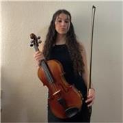 Soy estudiante de Tercer Curso de Enseñanzas Superiores y Artísticas de Música, especializada en viola.