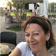 Insegnante impartisce lezioni di italiano (laureata in Scienze della formazione