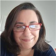 I’m Sophie, an English tutor who believes learning a language should feel relaxed and enjoyable.