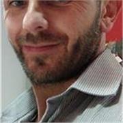 Docente di diritto impartisce lezioni per scuola secondaria secondo grado