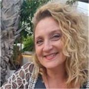 Profesora de Contabilidad con más de 5 años de experiencia laboral, imparte clases de forma online y presencial.