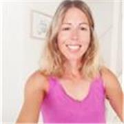 Je suis prof d'anglais et d'espagnol. J'ai vécue aux Etats Unis pendant 7ans. J'enseigne de la primaire à la secondaire inclus.