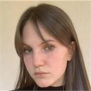 Studentessa di ingegneria impartisce lezioni private in presenza/ online