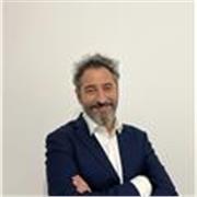 Profesional de Marketing Digital, IA y Transformación Digital con experiencia en estrategia, CX y negocio, ofrece clases prácticas