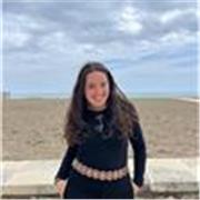 Maestra en Educación Primaria (modalidad bilingüe) 
Puedo impartir matemáticas, lengua castellana, religión e inglés 