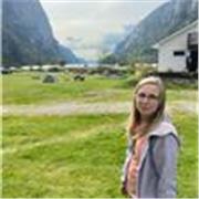 Professora titulada en Filologia Catalana amb una experiència dilatada de més de 25 anys.