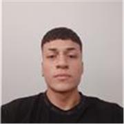 Llevo un año y dos meses en boxeo, estoy en un club y tengo conocimiento en poder entrenar a personas que quiera conocer el boxeo